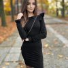 MODNA CZARNA SUKIENKA FALBANKI na RAMIONACH i RĘKAWACH - obrazek 4