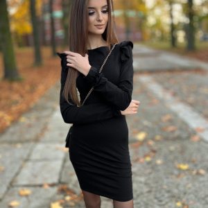 czerwona sukienka, dopasowana, dopasowana sukienka, dopasowany krój, elegancka, elegancka sukienka, falbanki, modna, modna sukienka, niska cena, nowa, nowoczesna, ołówkowa sukienka, stylowa, sukienka, sukienka na imprezę, sukienka na święta, sukienka na sylwestra, sukienka na wesele, sukienka z falbankami, sukienka z zimę, tania, wygodna, wygodna sukienka