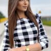 Sukienka ołówkowa w KRATKĘ czarno biała z FALBANKAMI na ŚWIĘTA - obrazek 8